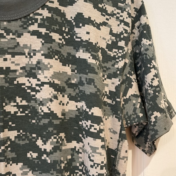 Camouflage T shirt Size M in excellent condition - Picture 3 of 4